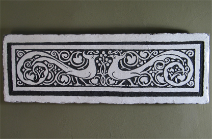 Sgraffito-Tafel „2 Tauben“, 25 × 74 cm